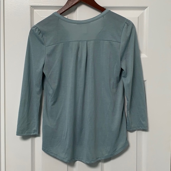 Three quarter length button up top - Picture 3 of 4